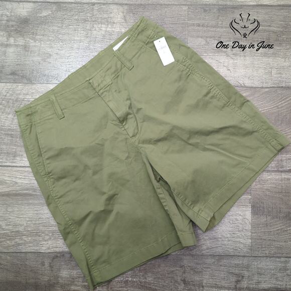 Gap 7" Downtown Khaki Short Size 10 - Picture 1 of 7